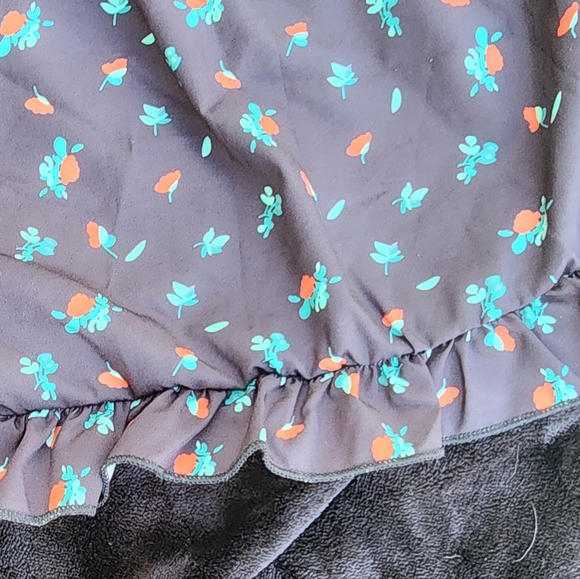 Adorable ROMWE Ruffled Edge Shorts With Roses Size M - Picture 5 of 7